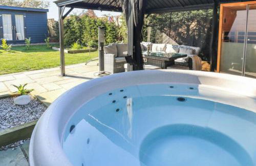 Pet Friendly Home in Chelmsford-Hot Tub-Sleeps 6 - Foto 4