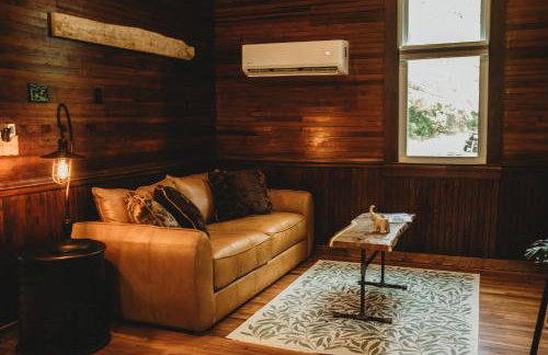 Bell Tower Suite Private Riverfront Stay Near Charleston WV - Foto 6