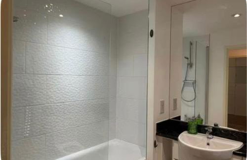 Central 1-Bed Apt for 4 Near Transport & Shops - Foto 22