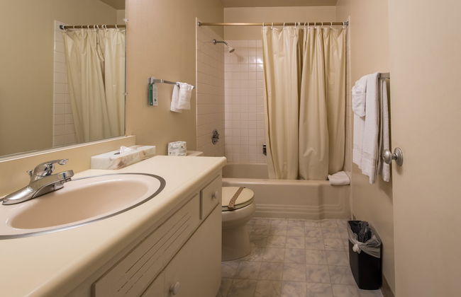 Coral Reef Inn & Suites - Foto 35