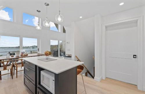 Cuttyhunk Waterfront - Private Beach & Patio - Foto 23