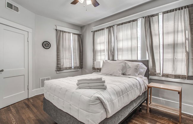 The Rolling Stone Near Downtown - Photo 8