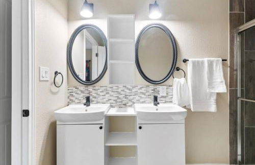 Modern Cabin Nestled in a Pine Forest Near Austin - Foto 41