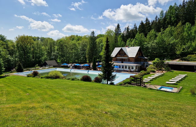 Luxe Timber Lodge & Relaxing Bath - Photo 35