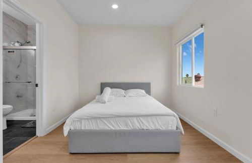 Urban Retreat Fun Relax Self Check-In Hot Tub Foosball Fire Pit Cornhole - Photo 37