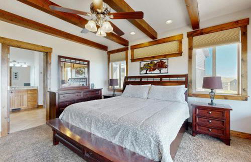 8 Bed 5 Bath Vacation home in Fish Haven - Photo 14