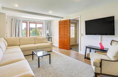 Walk to Bethel Woods Family Home with Deck and Views! - Foto 25