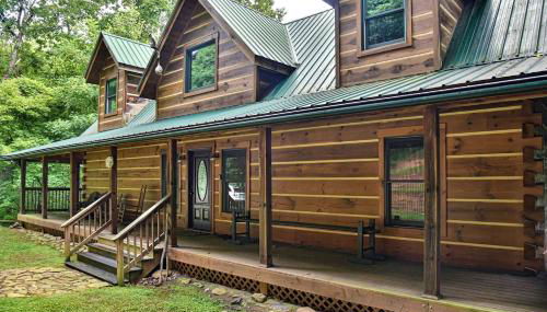 Stunning Mountain Cabin with Hot Tub and Game Room Near Asheville in Old Fort, NC - Foto 2