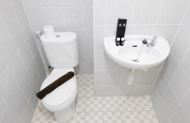 Modern And Homey 2Br At Puncak Kertajaya Apartment - Photo 14