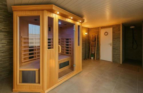 Sisters spa room - Photo 3