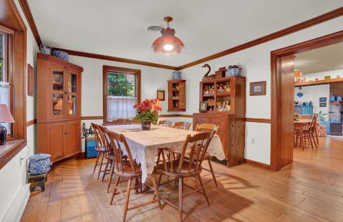 Spacious Antique Charm Home by Leavetown Vacations - Foto 21