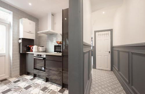 Victorian 2 Bedroom Flat, King Beds, Free WiFi, Near Shops & Transport, E17 - Foto 32