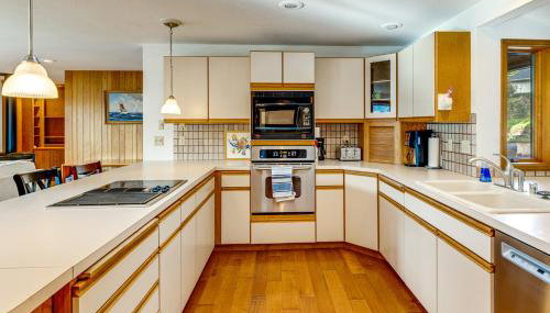 Serene La Conner Retreat with Fireplace and Deck! - Foto 4