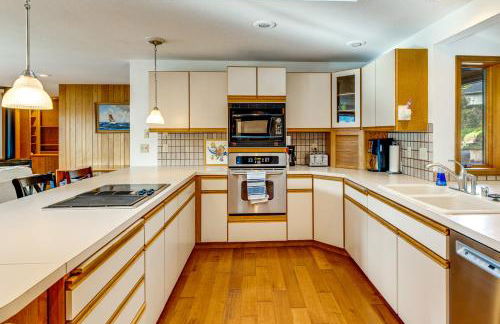 Serene La Conner Retreat with Fireplace and Deck! - Foto 4