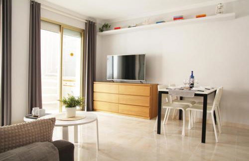 La Perla Apartment, Paradis Park, La Pineda - Ático 1ª línea - Solarium - WiFi - Piscina - Foto 8