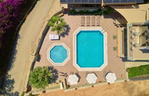 Family seaside Kladissos Villa with private heated pool! - Foto 38