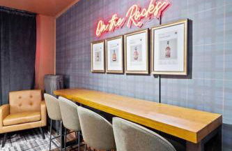 Bourbon Trail Duplex~ HOT TUB~ Walk to Downtown - Foto 26