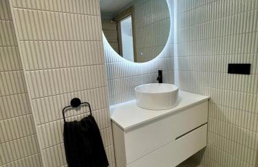 Modern Apt by Beach & Old Town with pool - Foto 20