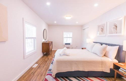 Rustic Luxe Creekside Retreat with Hot Tub and Fire Pit, Minutes From Hudson - Foto 25