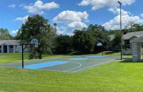 The Botanical Retreat, King Comfort & Poolside Peace - Photo 18