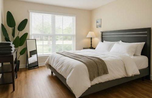 King bed pool gym BBQ theHeights LongStayDiscount - Foto 4