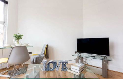 Modern 3 Bedroom Home with Parking in Southend - Foto 11