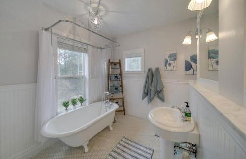 Scenic Loon Lake Adventure Retreat with Dock! - Foto 16