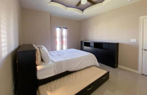 Pool, Patio and Yard Chic South Texas Home - Foto 21