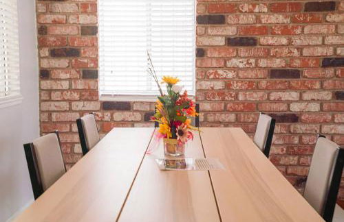 Enchanting Garden with Luxe Jacuzzi Spacious Yard - Foto 5