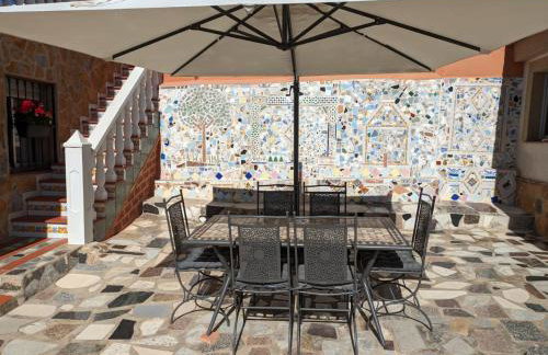 Chalet con piscina, barbacoa y jacuzzi en Valencia - Photo 32