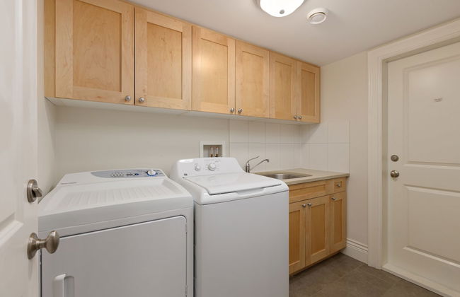 Cozy 2BR BSMT Suite Near Grouse Mt. and Edgemont. - Photo 22