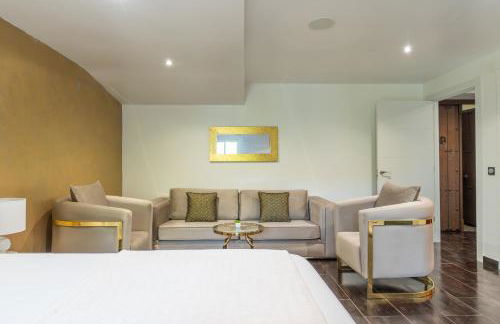 Luxury Vacation Villa - Photo 7