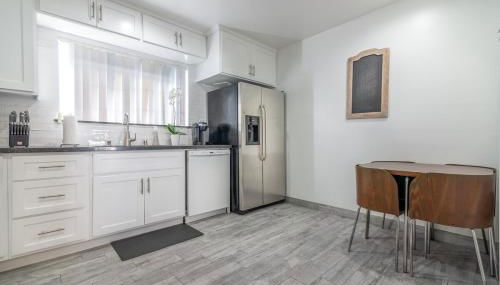 Tranquil Poolside Oasis with BBQ and Serene Ambiance - Foto 3