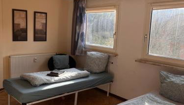 Große Monteurwohnung mit 4 Zimmer und Parkplatz, Waschmaschine, Internet, voll ausgestattete Küche - Foto 3