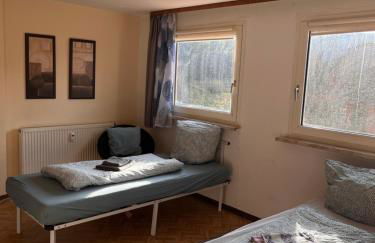 Große Monteurwohnung mit 4 Zimmer und Parkplatz, Waschmaschine, Internet, voll ausgestattete Küche - Foto 3