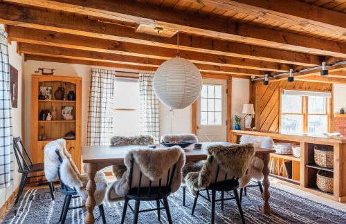 New! Designer 3BR Cabin Walk to Pond Mtn Views - Foto 4