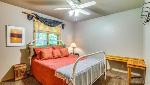 Lakefront Townsend Cabin with Fire Pit, Private Dock - Foto 2