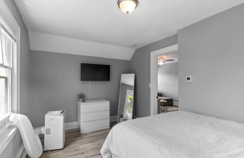 2BR Apartment Near Downtown Stamford I Pets OK - Photo 2