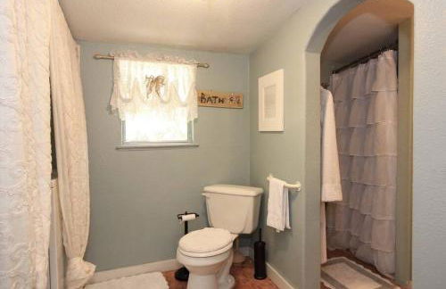 Cottage with Hot Tub and Pool Bandera, TX. - Foto 10