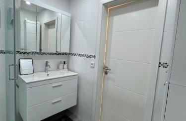 Familienfreundliche geräumige Design-Wohnung mit Balkon im Zentrum - APOLONIAliving - Foto 18