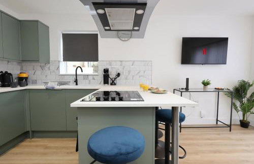 Chic 2 Bed Flat near Central Cardiff - Photo 9