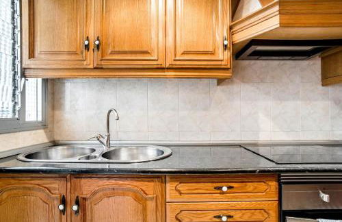 Charming Apartment With Vibrant Accents - Photo 33