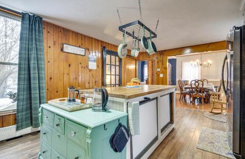 Great for Groups! Spacious Wilton Getaway with Deck - Foto 12