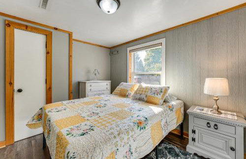 Wayland Retreat with Deck Walk to Downtown! - Foto 18