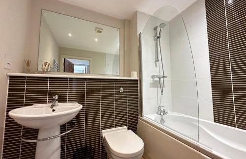 Seaside APT with Harbour View - Foto 12