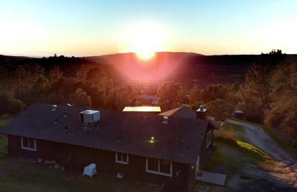 Cold Plunge, Hot Tub, Firepit, BBQ, Pet-Friendly, Sunset Views near Yosemite - Foto 24