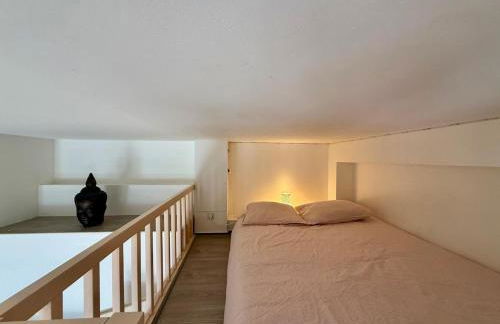 Studio cosy avec mezzanine et parking proche centre - Photo 8