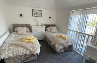 Stay solihull 5 mins to NEC and AIRPORT SLEEPS 9 contractor friendly 3 bathrooms driveway parking 3 - Foto 29