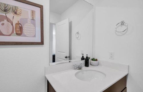 Austin Hideaway - King Bed, Game Room, FREE Coffee - Foto 26