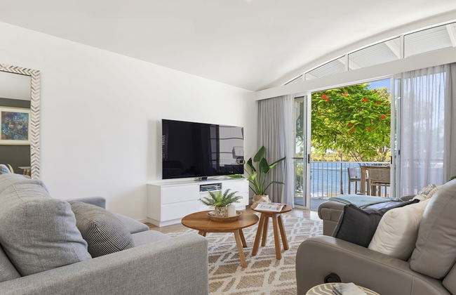 Noosa Outrigger Beach Resort - Photo 8